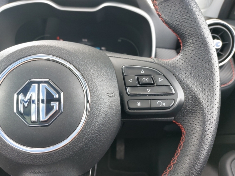 MG ZS Trophy Connect Black #13