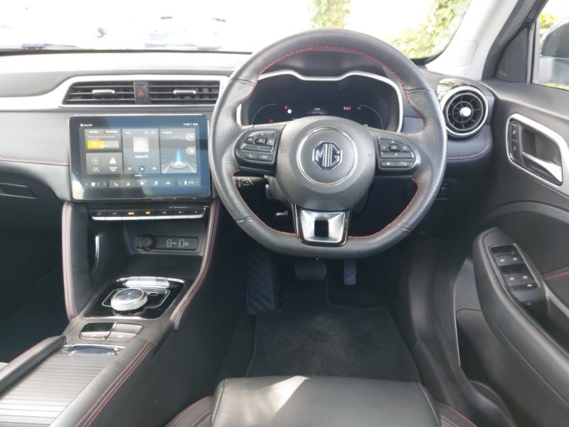 MG ZS Trophy Connect Black #8