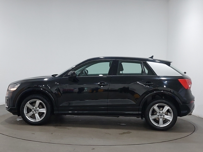 Audi Q2 35 Tfsi Sport Black #4