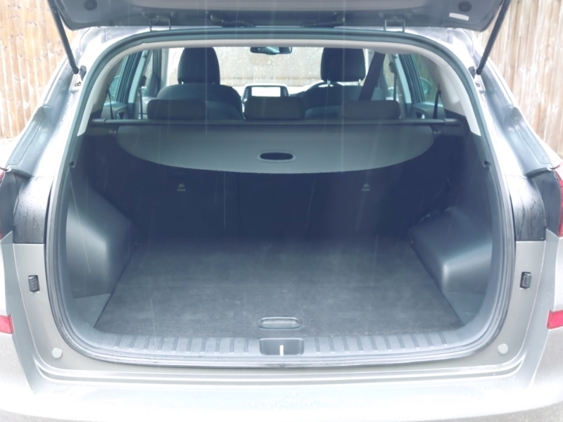 Hyundai Tucson Se Nav Red #18