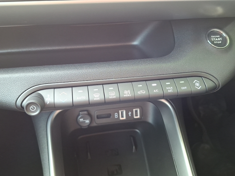 Jeep Avenger 115Kw Summit 54Kwh 2025 #17