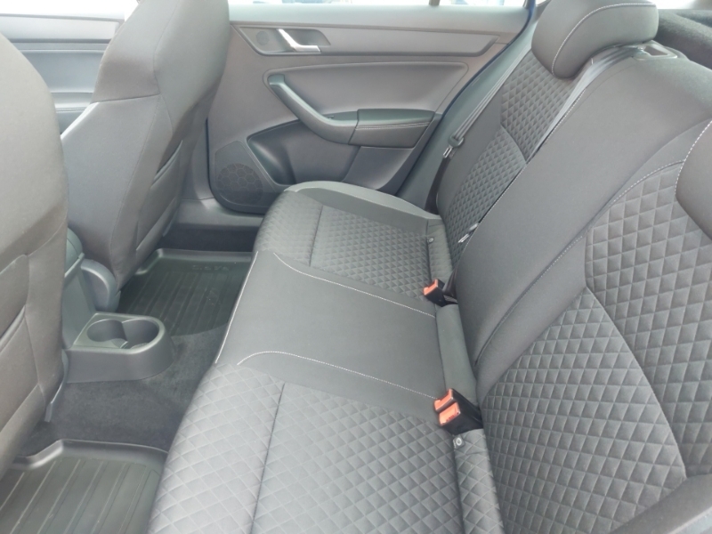 Skoda Rapid Spaceback 1.4 Tdi Cr 90 Se Sport Blue #6
