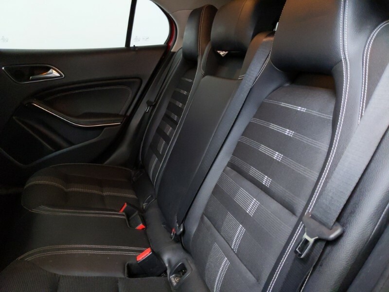 Mercedes-Benz GLA Class Gla 180 Urban Edition Red #6