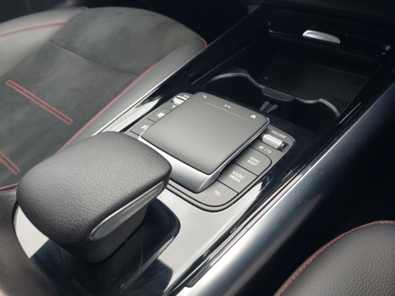 Mercedes-Benz GLA Class Gla 200 Amg Line Executive Red #13