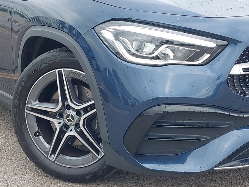 Mercedes-Benz GLA Class Gla 200 Amg Line Executive Red #20