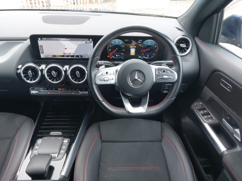 Mercedes-Benz GLA Class Gla 200 Amg Line Executive Red #8