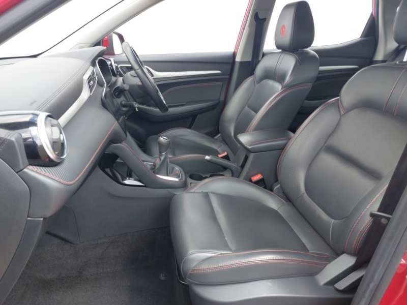 MG ZS 1.5 Vti-tech Exclusive Red #5