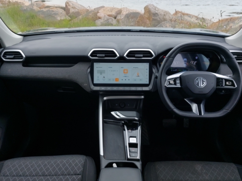 MG ZS 1.5 Hybrid Se Black #3