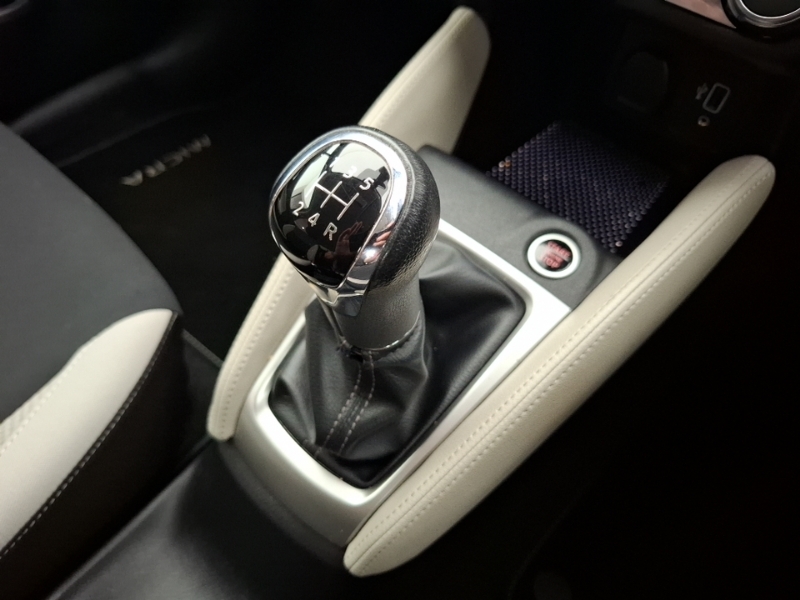Nissan Micra Acenta Silver #15