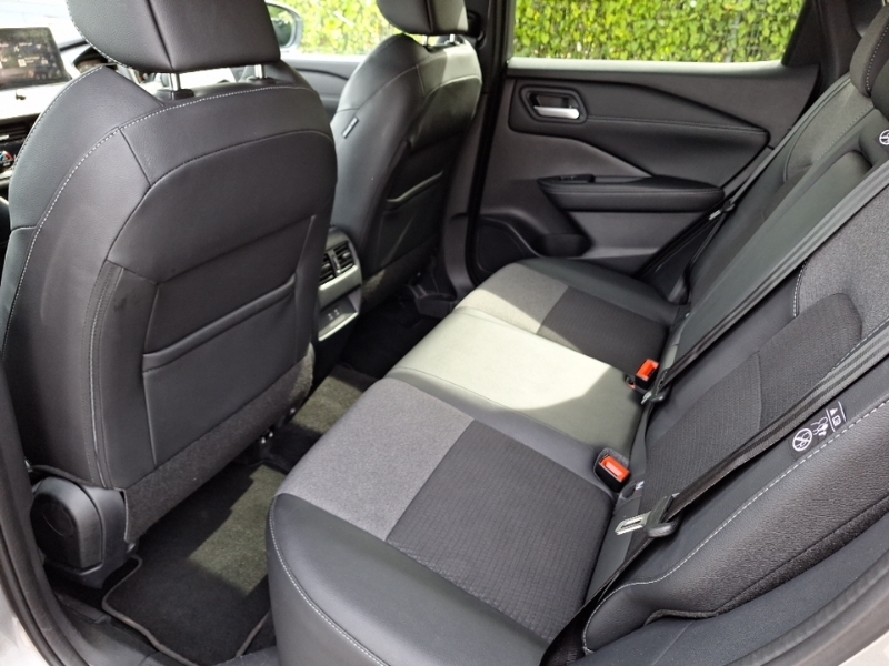 Nissan Qashqai 1.3 Dig-t Mh N-connecta Glass Roof SM25UMD Silver #6