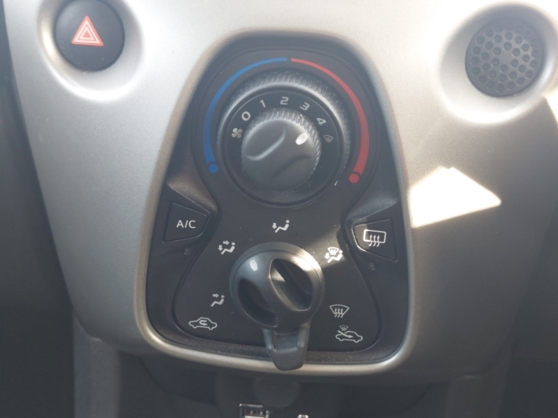 Peugeot 108 1.0 Active Red #16