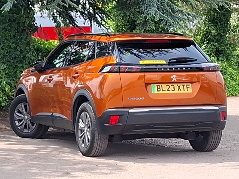 Peugeot e-2008 100Kw Active Premium 50Kwh Orange #2