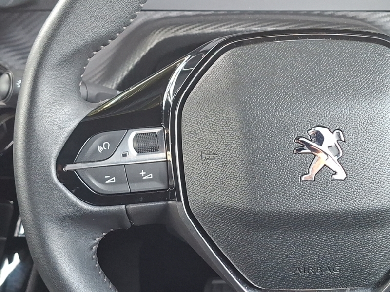 Peugeot e-2008 Allure Premium Orange #12