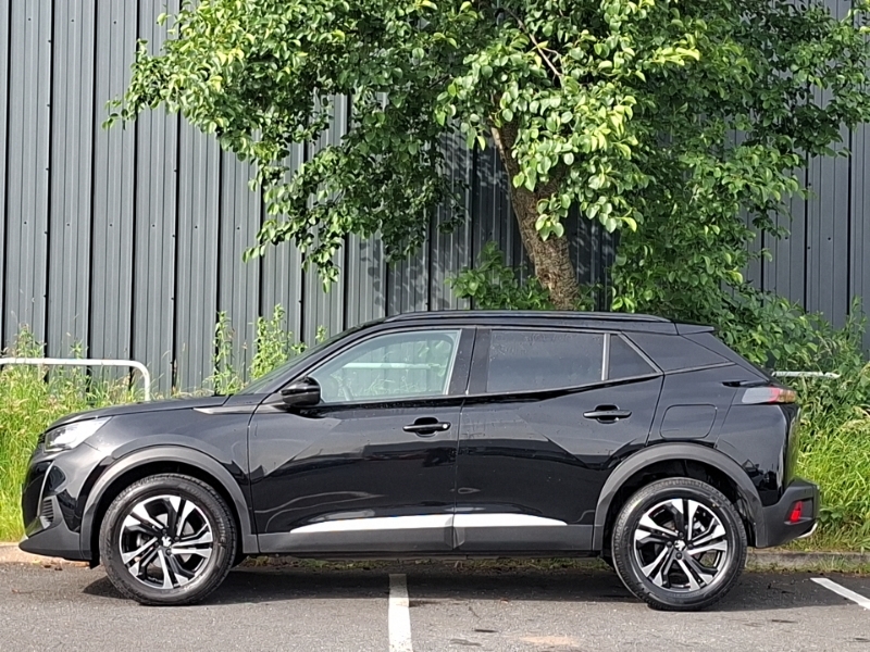 Peugeot 2008 1.2 Puretech 130 Allure Premium Black #4