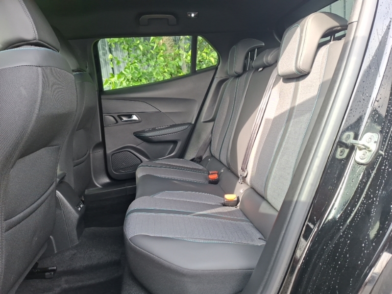 Peugeot 2008 1.2 Puretech 130 Allure Premium Black #6