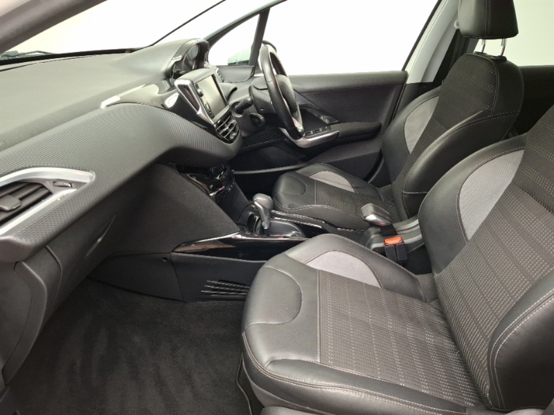 Peugeot 2008 1.2 Puretech 110 Allure Eat6 White #5