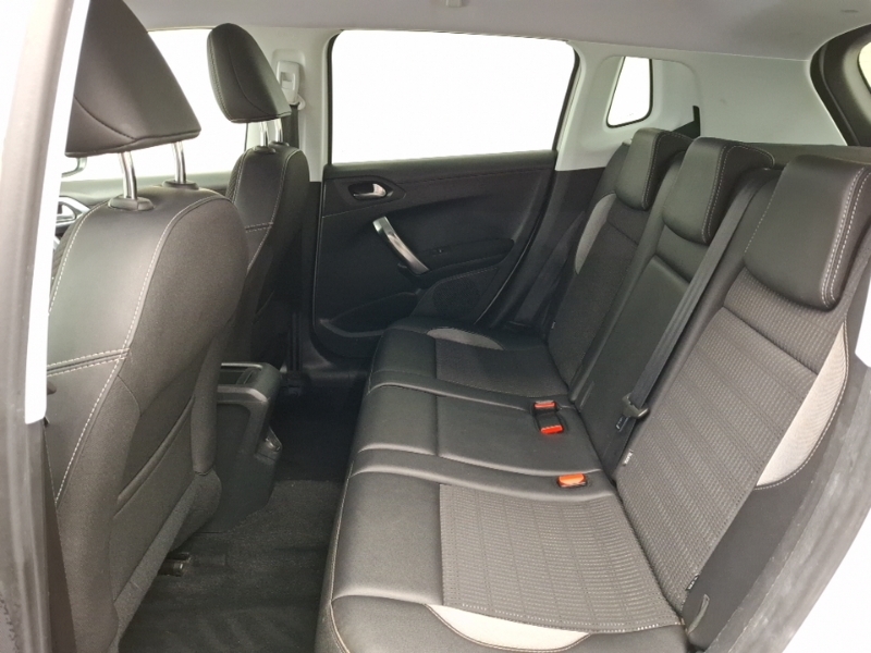 Peugeot 2008 1.2 Puretech 110 Allure Eat6 White #6