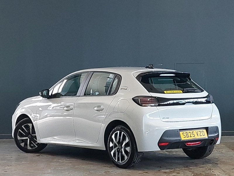 Peugeot 208 1.2 Puretech 100 Style White #2