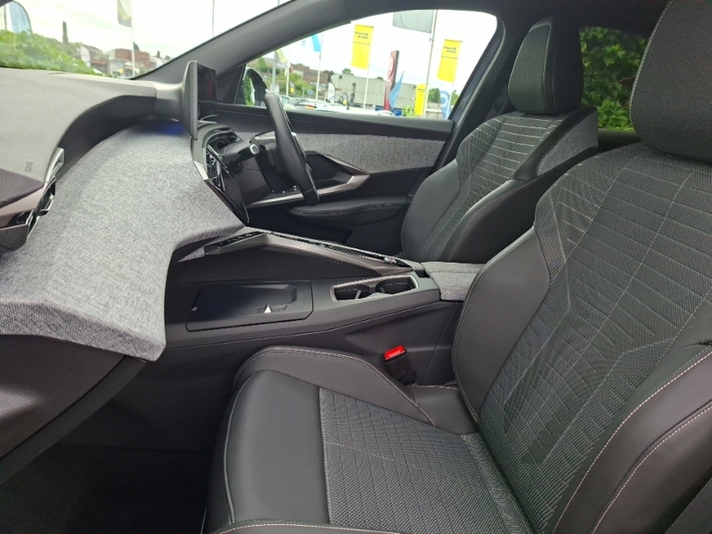 Peugeot 3008 157Kw Allure 73Kwh Blue #5