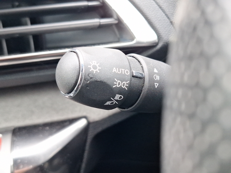 Peugeot 5008 Active Premium White #16