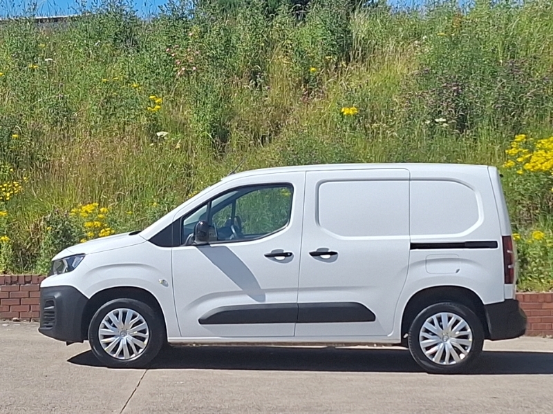 Peugeot Partner 1000 1.5 Bluehdi 100 Professional Prem Van 6 Spd BF22OEG White #4