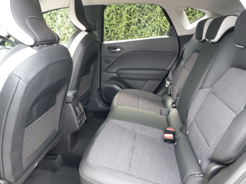 Renault Captur 1.6 E-tech Plug-in Hybrid 160 Techno Black #6