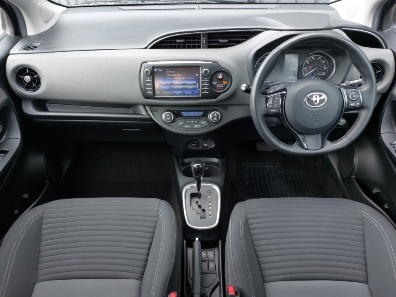 Toyota Yaris 1.5 Hybrid Icon Tech Cvt MA69BMU Grey #3