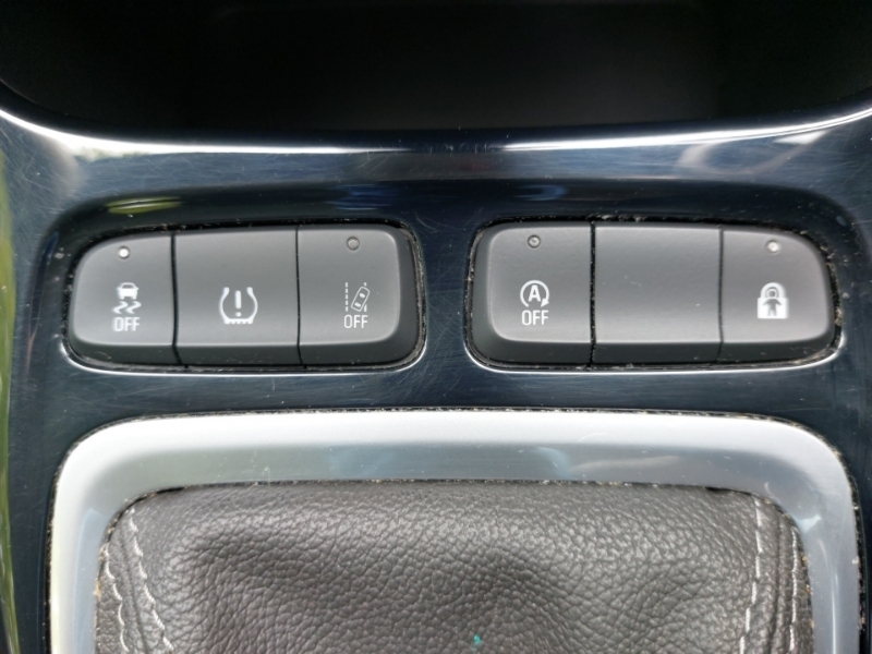 Vauxhall Crossland Ultimate Automatic White #17