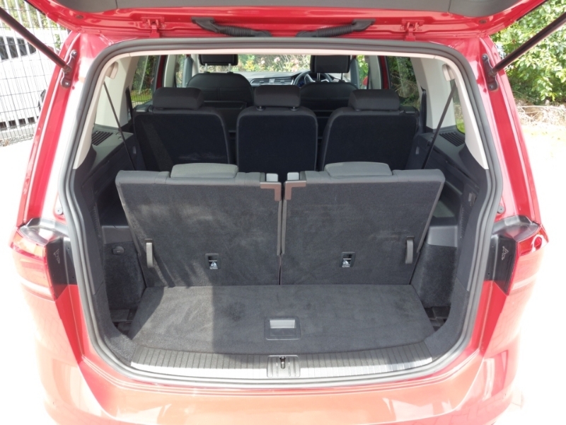 Volkswagen Touran Hatchback #18