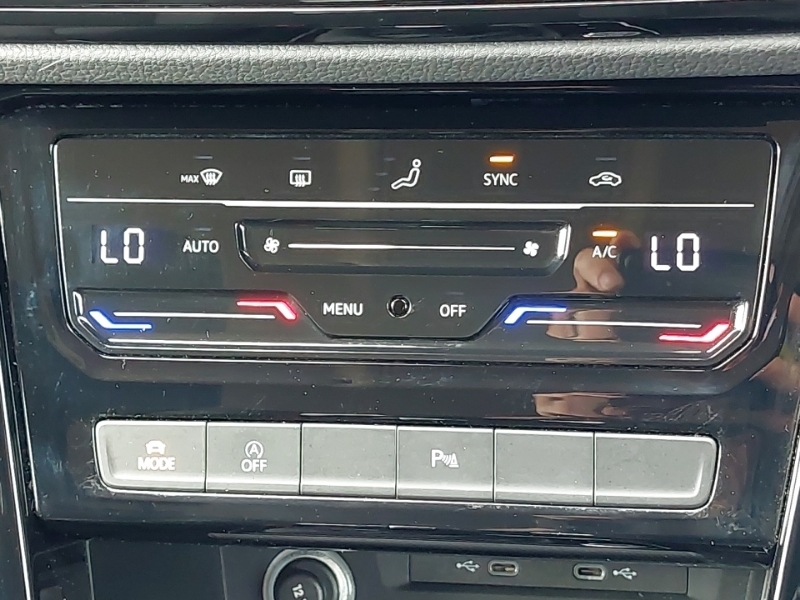 Volkswagen Touran Hatchback #16