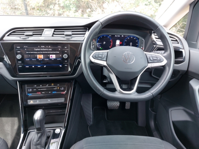Volkswagen Touran Hatchback #8