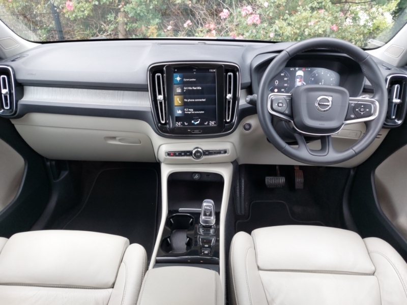 Volvo XC40 1.5 T3 163 Inscription Pro Geartronic Silver #3