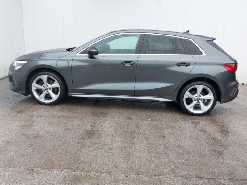 Audi A3 35 Tfsi S Line S Tronic Black #4