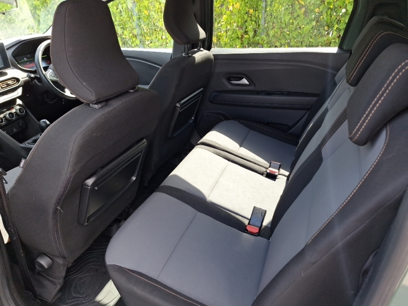 Dacia Jogger 1.6 Hev Extreme Green #6