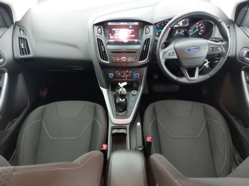 Ford Focus 1.5 Tdci 120 Zetec Silver #3