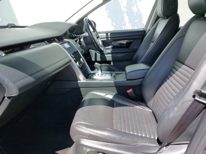 Land Rover Discovery Sport 2.0 D180 Hse Black #5