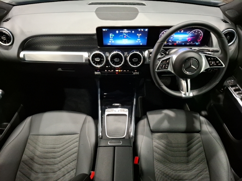 Mercedes-Benz GLB Class Glb 200 Sport Executive 7G-tronic Black #3
