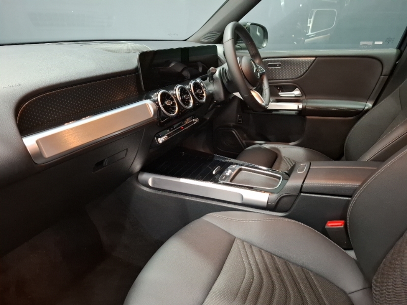 Mercedes-Benz GLB Class Glb 200 Sport Executive 7G-tronic Black #5