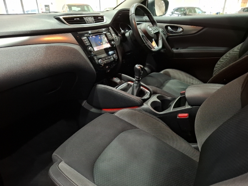 Nissan Qashqai 1.3 Dig-t N-connecta Black #5