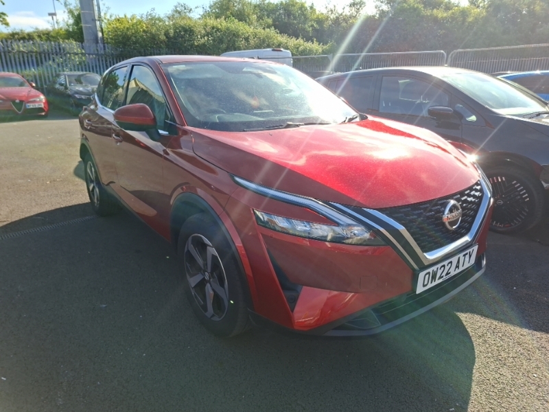 Nissan Qashqai 1.3 Dig-t Mh N-connecta Red