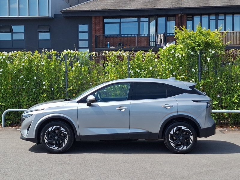 Nissan Qashqai 1.3 Dig-t Mh 158 N-connecta Xtronic Silver #4