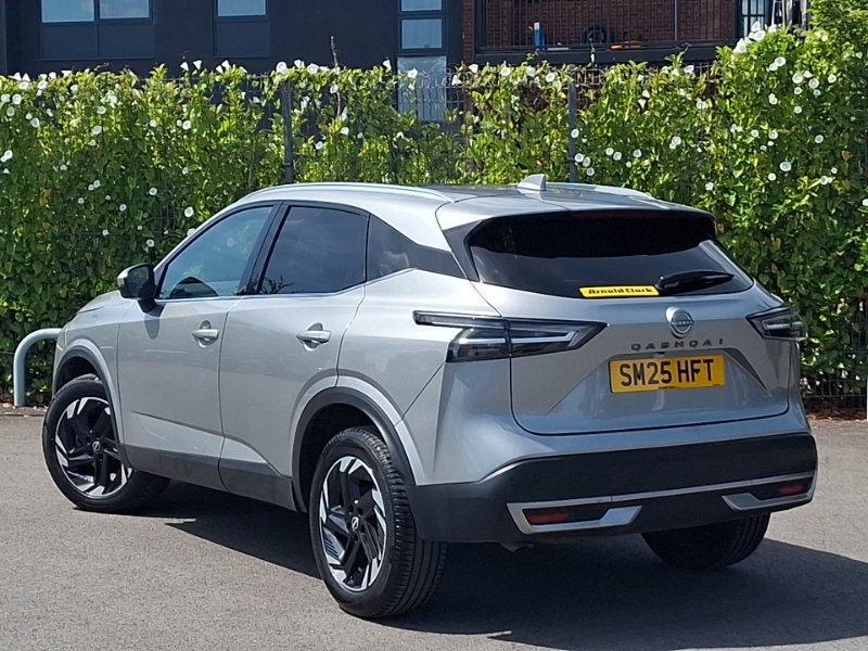Nissan Qashqai 1.3 Dig-t Mh 158 N-connecta Xtronic Silver #2