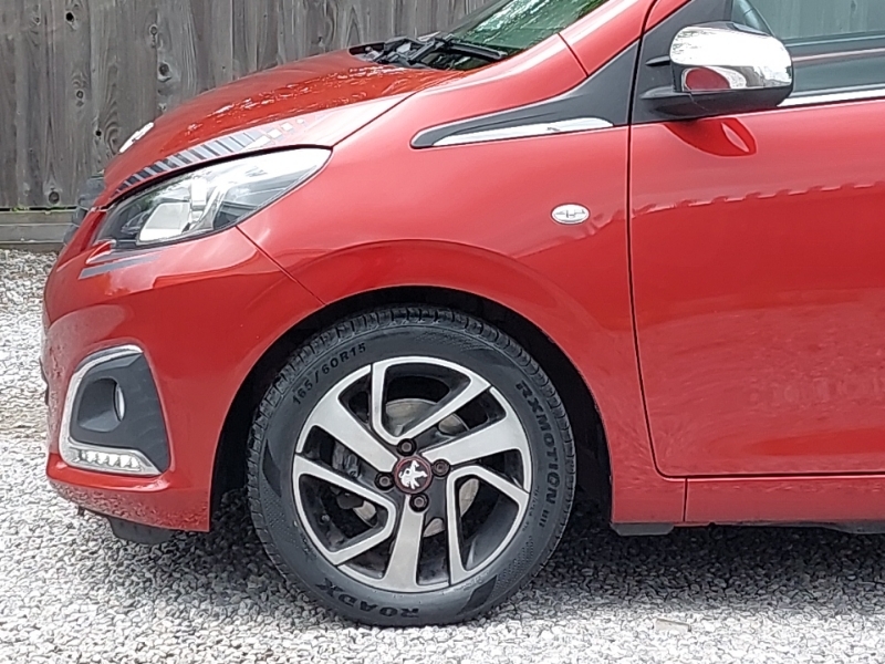 Peugeot 108 1.0 72 Collection Green #19