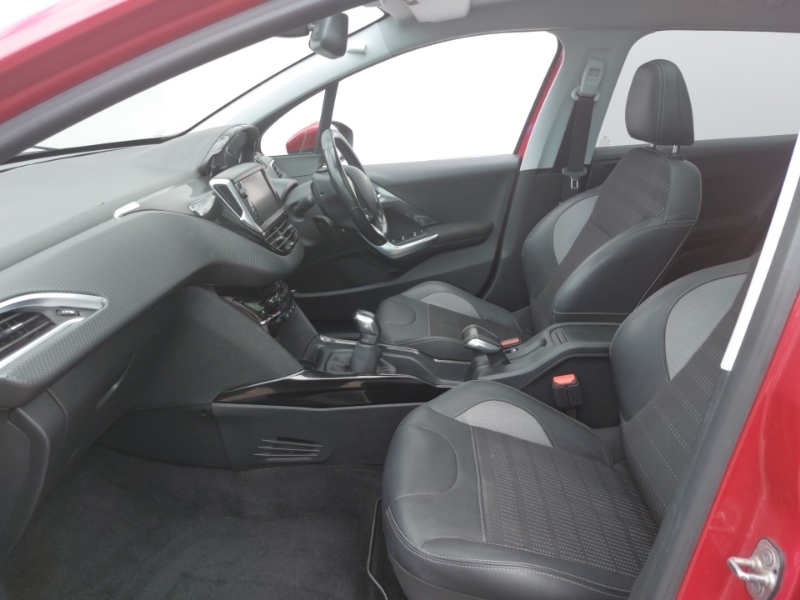 Peugeot 2008 1.2 Puretech Allure Premium Start Stop Red #5