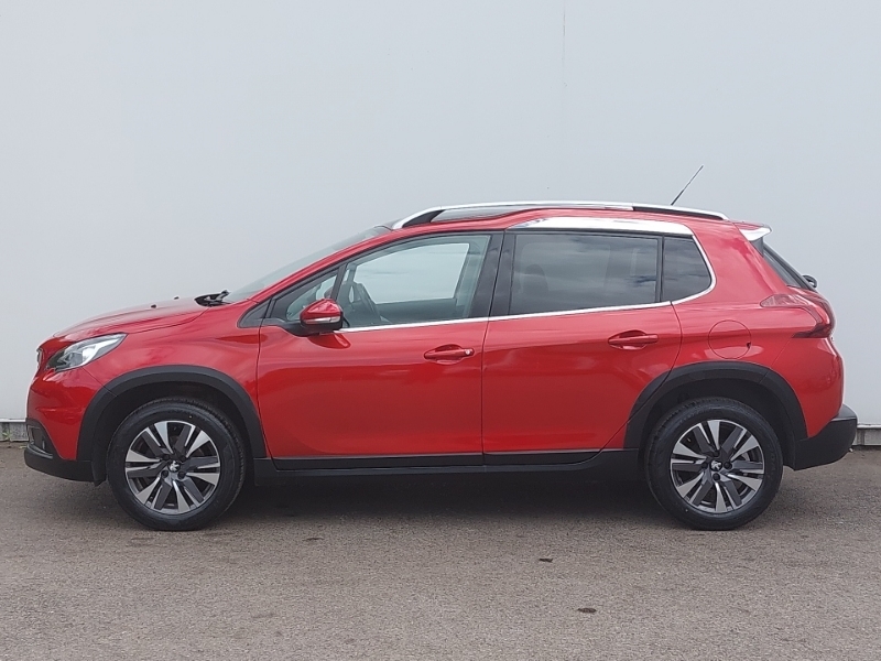 Peugeot 2008 1.2 Puretech Allure Premium Start Stop Red #4