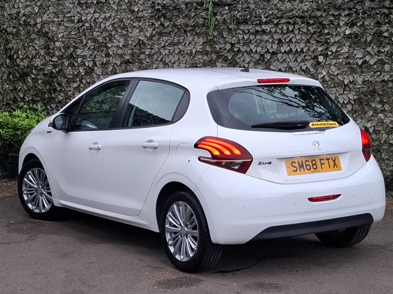 Peugeot 208 1.2 Puretech 82 Signature Start Stop White #2
