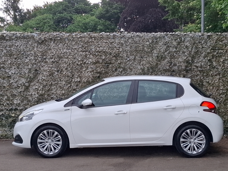 Peugeot 208 1.2 Puretech 82 Signature Start Stop White #4