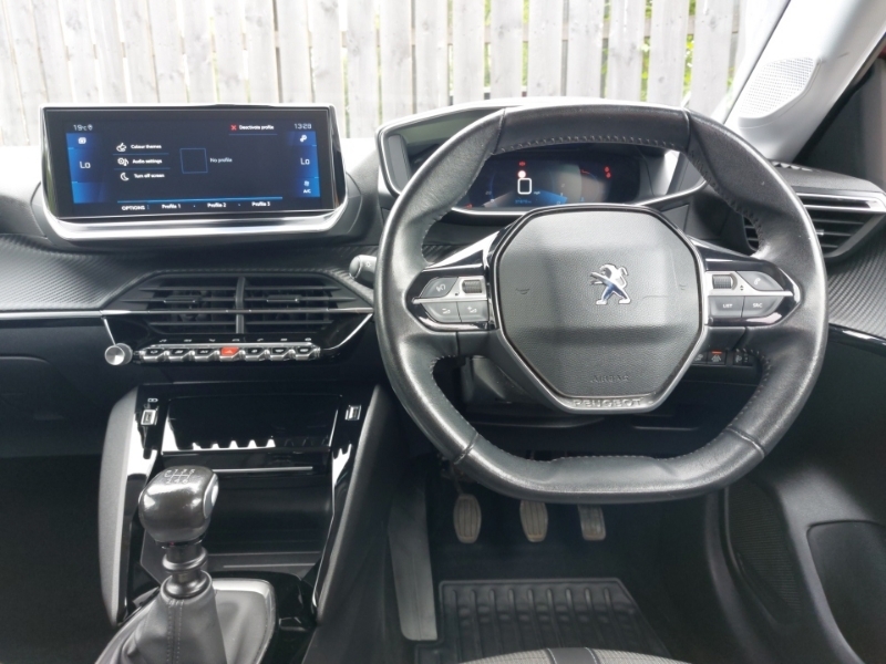 Peugeot 208 1.2 Puretech Active Black #8