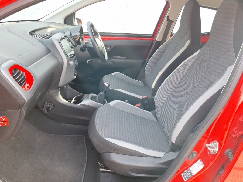 Toyota Aygo 1.0 Vvt-i X-play Red #5