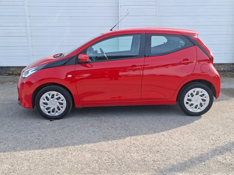 Toyota Aygo 1.0 Vvt-i X-play Red #4